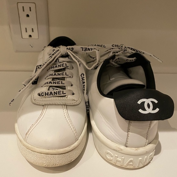 Chanel Weekender Sneaker - Picture 9 of 9
